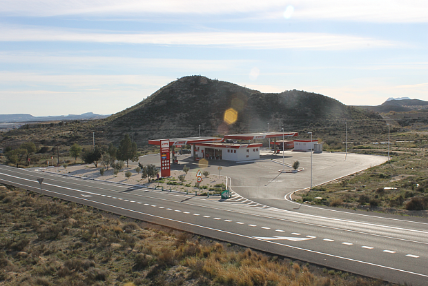 Se vende gasolinera libre en Muchamiel (Alicante).
