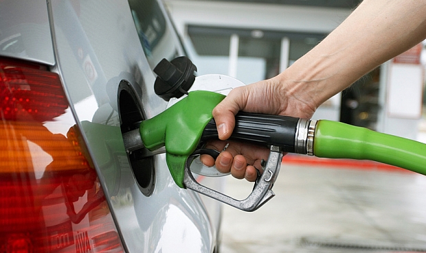 Consumo combustibles de automoción crece un 3% en 2016 y encadena su tercer año consecutivo de subidas.