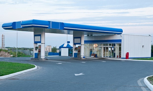 Los márgenes de la gasolina y el gasóleo suben hasta un 11% en enero.