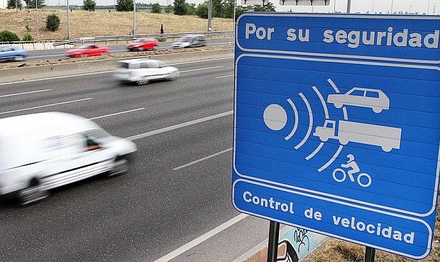 Tráfico duplica los controles de velocidad en las carreteras hasta el 23 de abril.