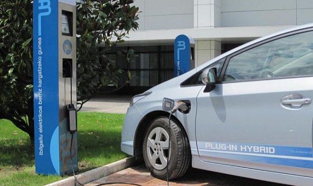 Cepsa frena las expectativas del vehículo eléctrico y no le concede una cuota superior al 5% en 2030.
