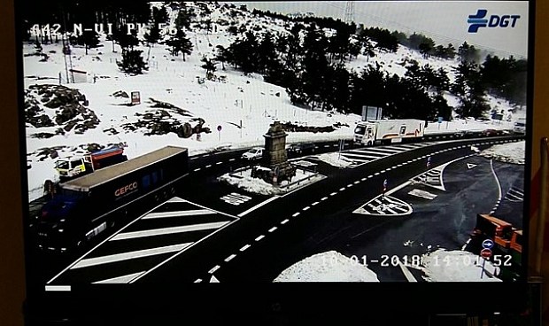 El corte de la AP-6 se prolongará varias horas por el protocolo de mercancías peligrosas