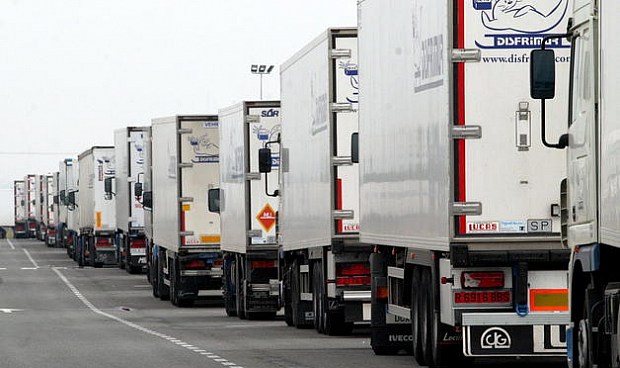 Hacienda estudia subir el impuesto al diésel y a las gasolinas en la propuesta de reforma de la financiación autonómica, según Fenadismer.