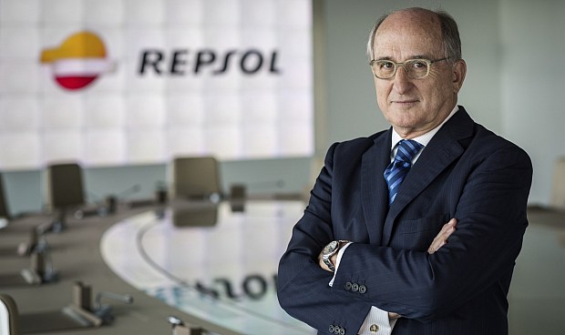 Brufau (Repsol) no cree que el coche eléctrico sea competitivo antes de 2025.