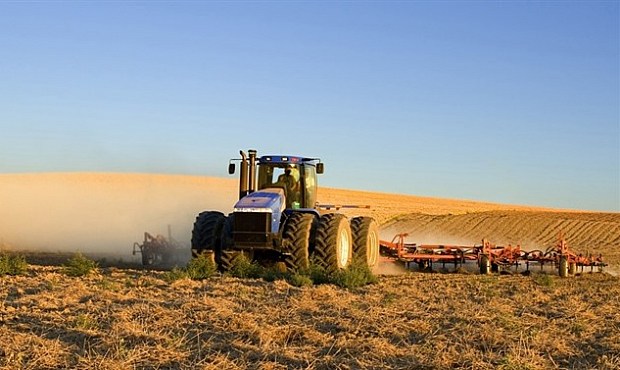 Planas garantiza a COAG que el impuesto al diésel no afectará al gasóleo profesional agrícola.