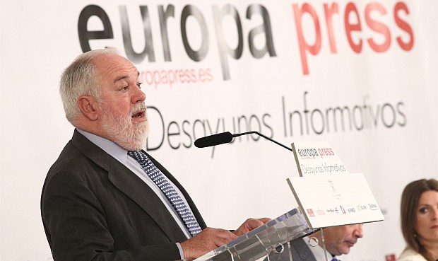 La UE analizará si es legal prohibir la venta de coches en 2040 antes de su aprobación definitiva.