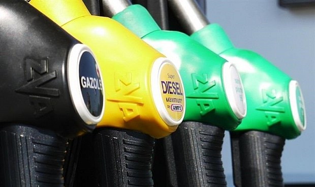 El consumo de combustibles de automoción sube un 4,8% en octubre.
