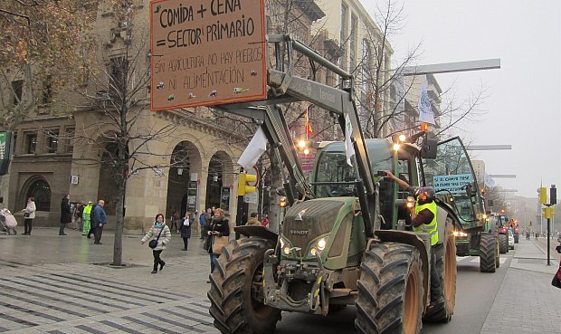 Aragón: Más de 300 tractores y centenares de agricultores claman por una agricultura