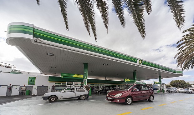 La CNMC autoriza a BP la compra de 65 estaciones de servicio a Petrocorner en España,