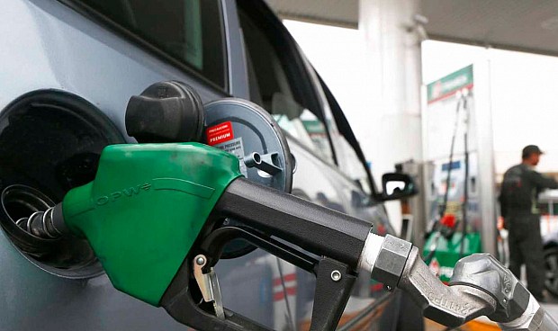 El IPC se desploma cinco décimas en diciembre, hasta el 1,2%, por la bajada de los carburantes.
