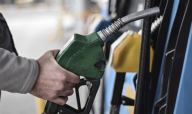 P.G.E. 2019: El Gobierno subirá 3,8 céntimos el diésel, con un coste de 36 euros anuales para los particulares.