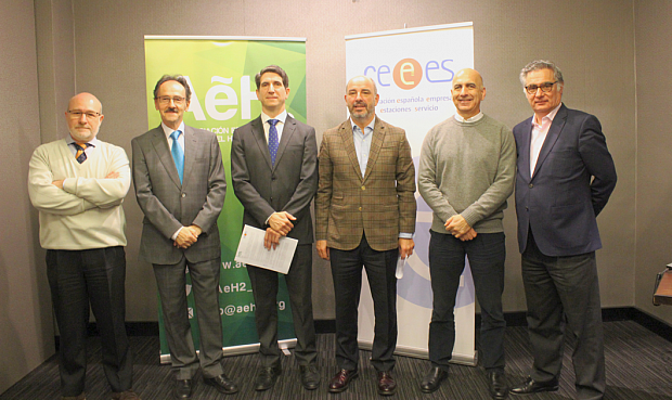 La Confederación Española de Empresarios de Estaciones de Servicio y la Asociación Española del Hidrógeno firman un acuerdo de colaboración.