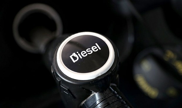 La devolución del proyecto de PGE de 2019 deja sin efecto la subida del impuesto al diesel.