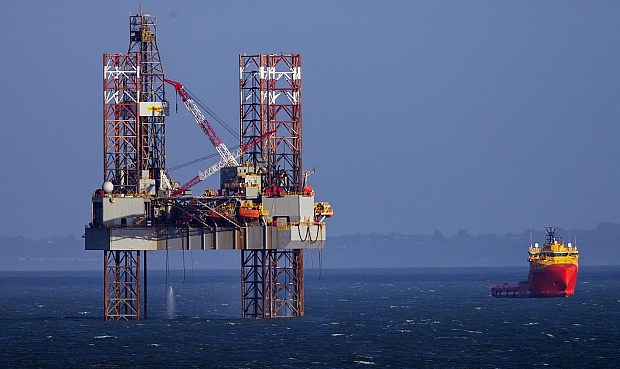La OPEP cumple su objetivo de producción tras recortar 221.000 barriles diarios en febrero.