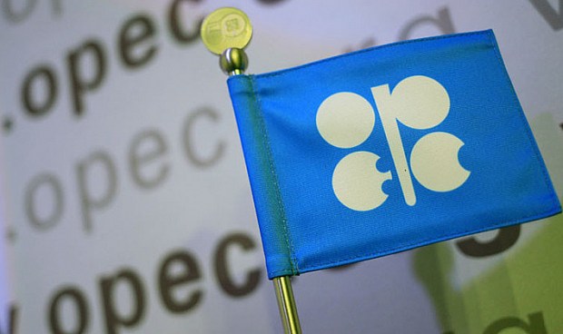 La OPEP recorta su producción en más de medio millón de barriles al día en marzo.