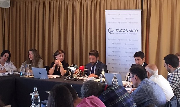 Faconauto propone 500 millones anuales para achatarrar 2,5 millones de coches antiguos hasta 2025.