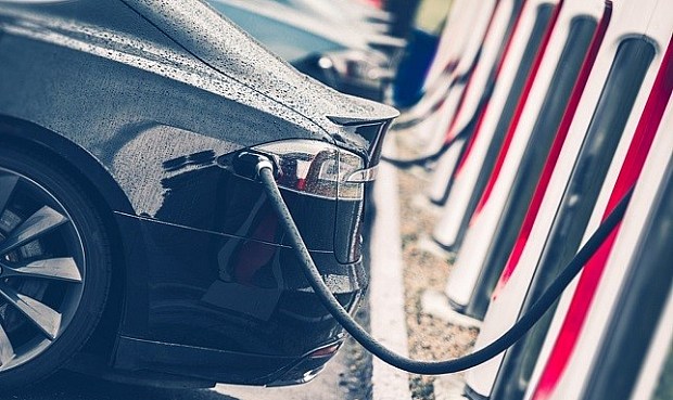 La recaudación anual por un coche eléctrico es hasta 680 euros menor a la de uno convencional.