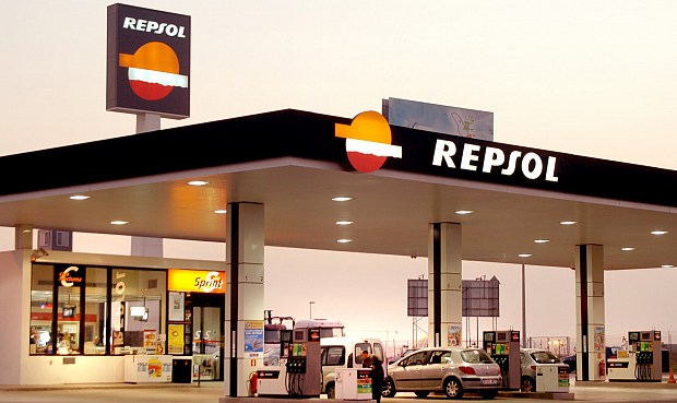 Repsol recurrirá ante el Constitucional los fallos del Supremo que ratifican las multas impuestas por la CNMC.