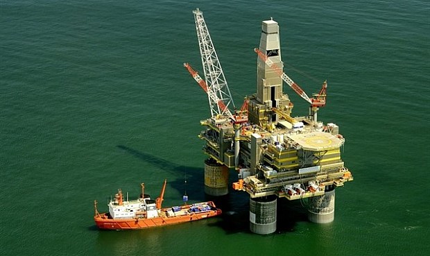 Arabia Saudí y Rusia apoyan la propuesta de prorrogar el acuerdo de recorte de producción mundial de petróleo.
