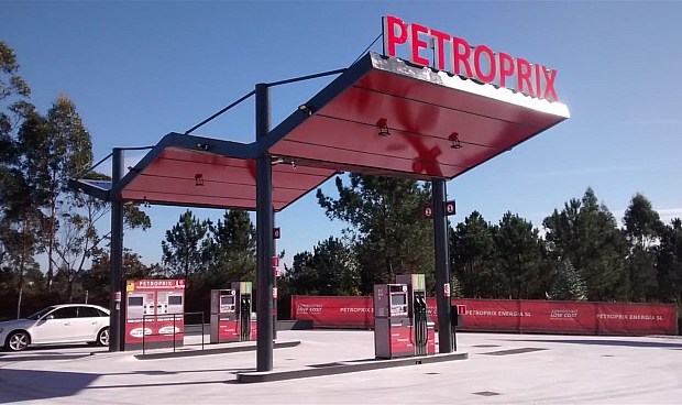 Las gasolineras automáticas se ofrecen a las eléctricas como aliados por la movilidad sostenible.