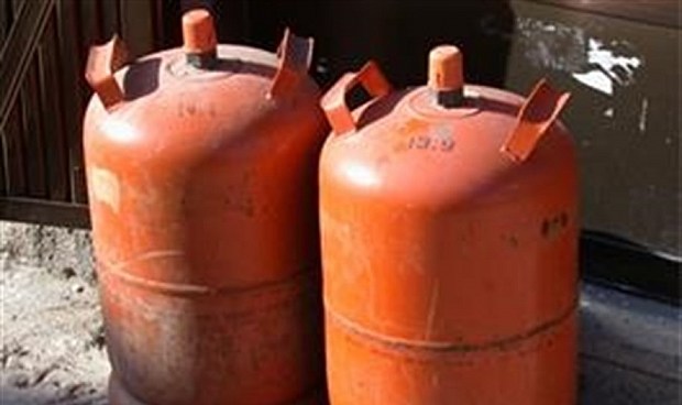 El precio de la bombona de butano bajará otro 3% a partir de hoy lunes, hasta los 12,77 euros.