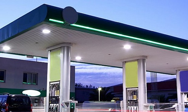 La CNMC pide eliminar las barreras a las gasolineras automáticas, ya que bajan el precio de los combustibles.