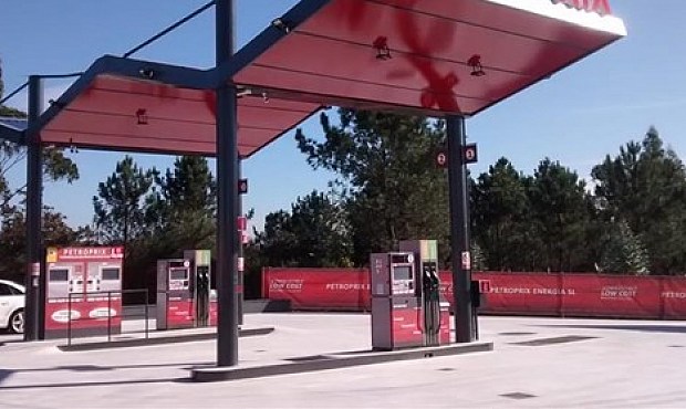 La CNMC pide eliminar las barreras a las gasolineras automáticas, ya que bajan el precio de los combustibles.