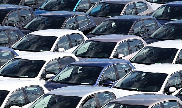 Las ventas de automóviles se desploman un 37% en lo que va de mes por el efecto del WLTP.