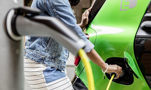 Las matriculaciones de vehículos eléctricos repuntan un 58,5% en agosto y un 97% en lo que va de año.