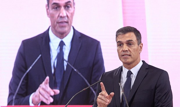 El PSOE quita de su propuesta a Podemos la prohibición de la venta de coches de combustión desde 2040.