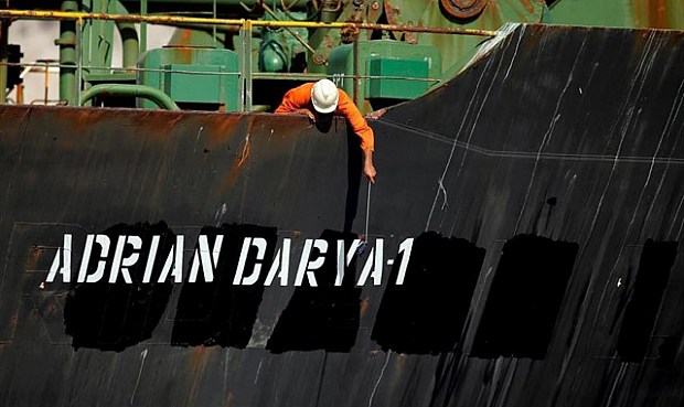Irán alega que vendió el petróleo del 'Adrian Darya 1' en el mar a una empresa privada.