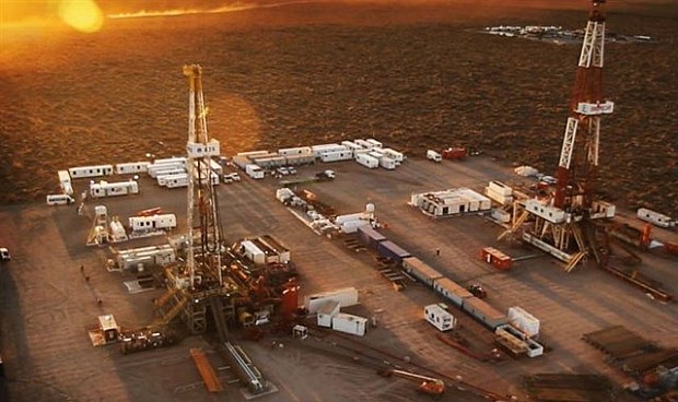 Arabia Saudí restablece su producción de petróleo y los precios caen a mínimos de dos meses.