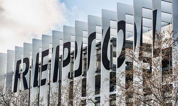 Repsol acelera su producción un 2,6% en el tercer trimestre, hasta los 712.000 barriles diarios.