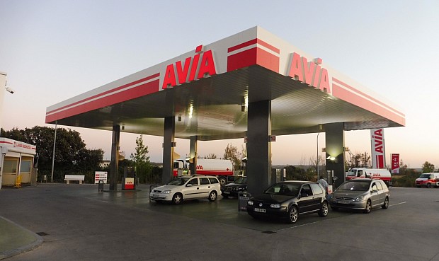 AVIA amplía su red de distribución de gasóleo en Sevilla y Toledo con tres nuevos gasocentros y tres nuevas estaciones de servicio.
