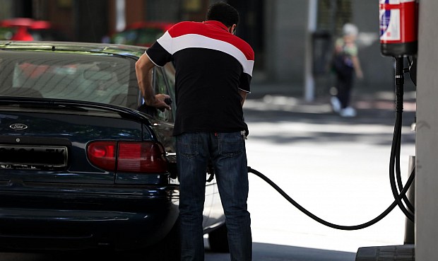 Los combustibles arrancan el año en máximos ante la subida del petróleo por la tensión en Oriente Medio.