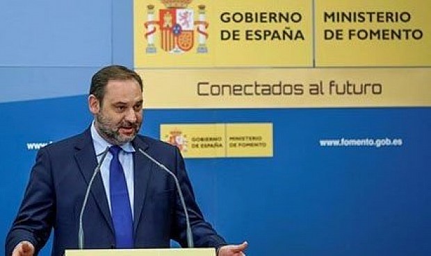 José Luis Ábalos sigue al frente de Fomento, que se convierte en Transporte, Movilidad y Agenda Urbana.