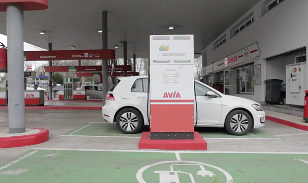 Iberdrola y AVIA amplían su apuesta de movilidad sostenible: acuerdan desplegar una red de más de 500 cargadores eléctricos rápidos.