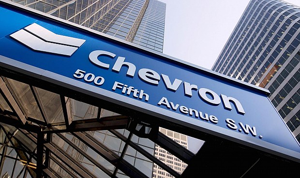 El beneficio de Chevron se desploma un 80% por la menor facturación y la devaluación de activos.