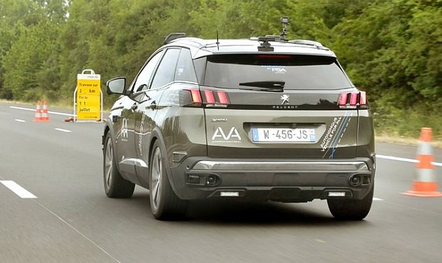 El coste de un coche conectado, autónomo y eléctrico aumentará hasta un 42%, según PwC.