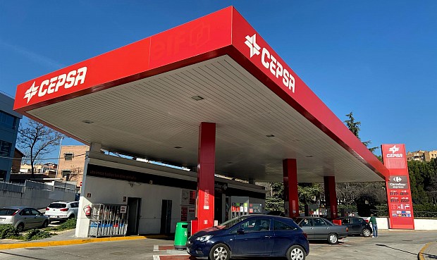 Cepsa emite 500 millones de euros con una demanda 3,5 veces superior para diversificar fuentes de financiación.