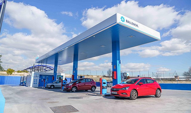 El sector de las gasolineras desatendidas pide ayudas al Gobierno tras caer sus ventas un 90% por la crisis.