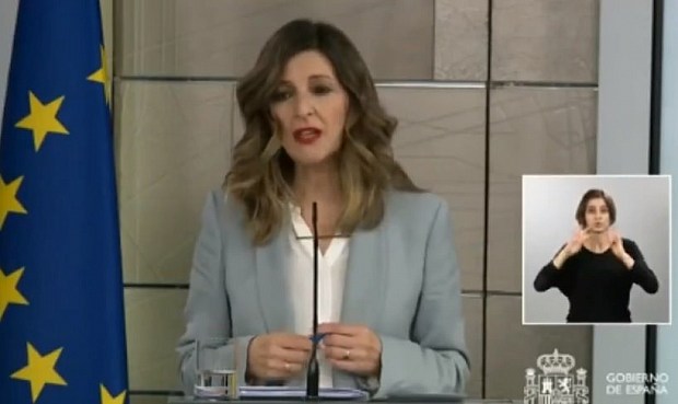 El Gobierno prohíbe por ley los despidos por fuerza mayor y causas objetivas.