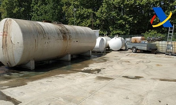 Hacienda destapa un fraude de 11 millones en venta de gasóleo modificado para evitar controles fiscales.