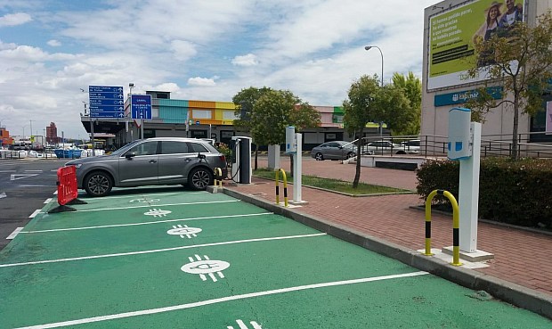 El Gobierno declara de utilidad pública los puntos de recarga para coches eléctricos de alta capacidad.