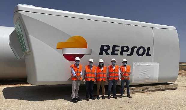 Imaz visita la obras del parque eólico Delta, que Repsol levanta en Aragón y en el que invertirá 300 millones