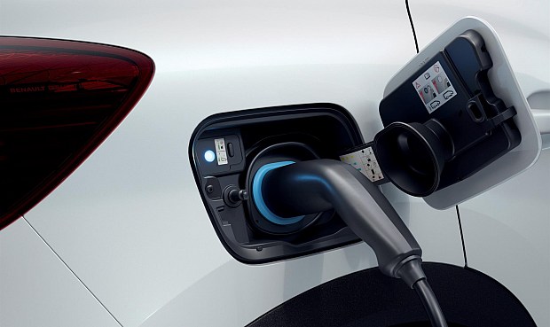 Las ventas de coches eléctricos caen un 35,1% en junio y acumulan un descenso del 12,1% en el semestre.