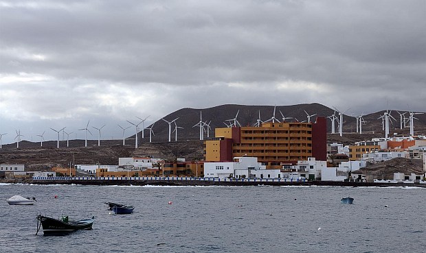 Las islas acelerarían a 2040 su descarbonización con inversiones de 30.000 millones, según Endesa y Deloitte.