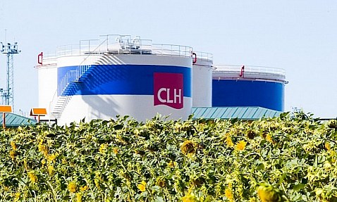 CLH refuerza su expansión internacional con la compra de 15 terminales de almacenamiento por 457 millones.