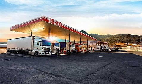Cepsa refuerza su peso en el mercado nacional con la compra de la red de estaciones de IS-XXI.