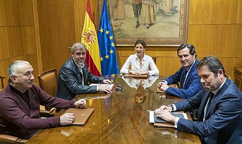 Preacuerdo entre Gobierno y sindicatos para prorrogar los ERTE, a la espera de la decisión de CEOE.